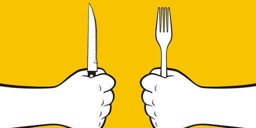 スペインの黄色の背景にナイフとフォークを持つ 2 つの手。 スペインの黄色の背景にナイフとフォークを持つ 2 つの手。