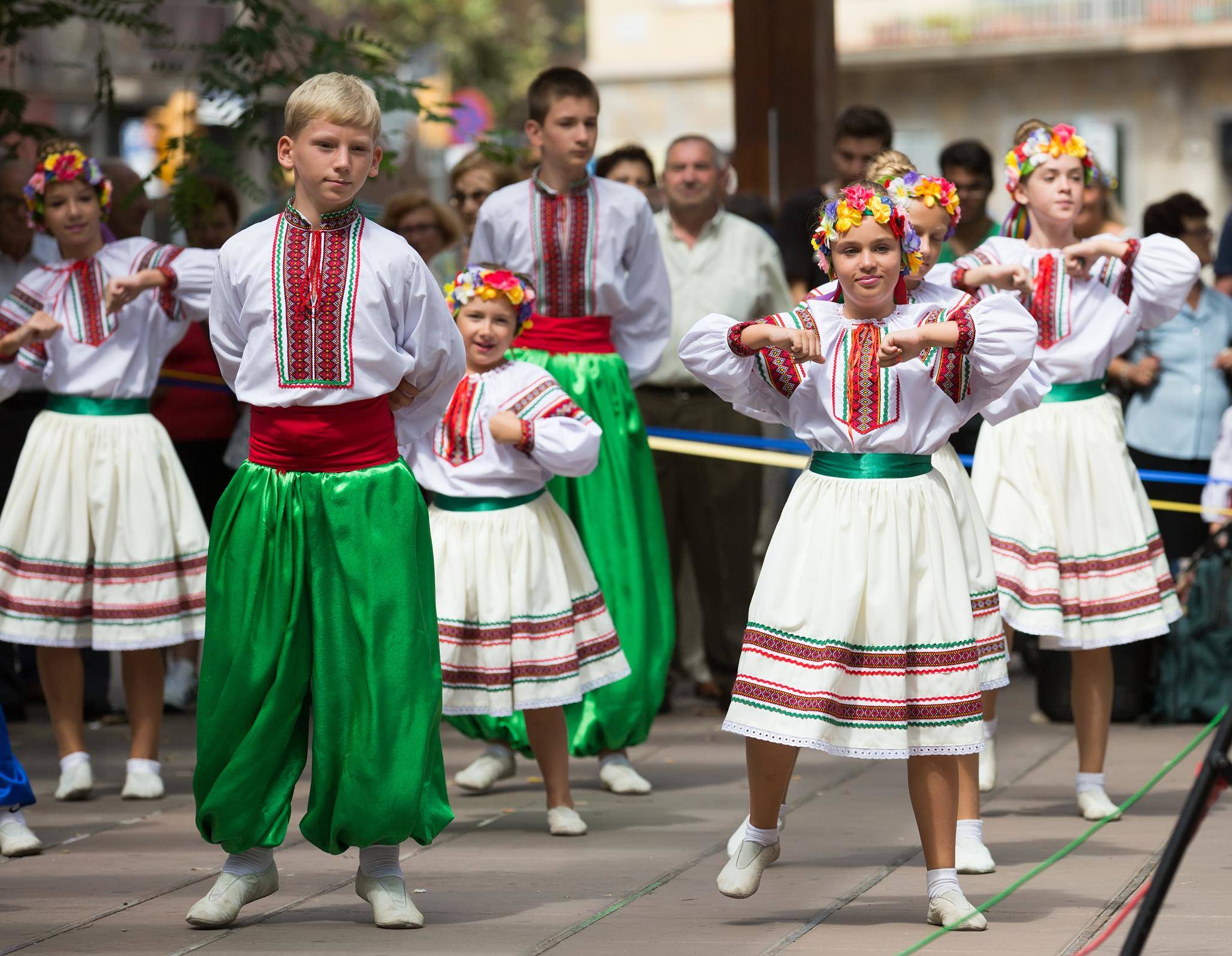 スペインの各地域の民族衣装：伝統と現代の融合 | スペイン語勉強の教材