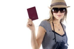 スペイン滞在中にパスポートとカメラを持った女性。 スペイン滞在中にパスポートとカメラを持った女性。