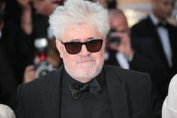 カンヌ映画祭に出席したタキシードを着た男性。 カンヌ映画祭に出席したタキシードを着た男性。