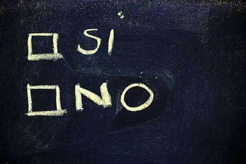 「シノスペイン」と書かれた黒板。 「シノスペイン」と書かれた黒板。